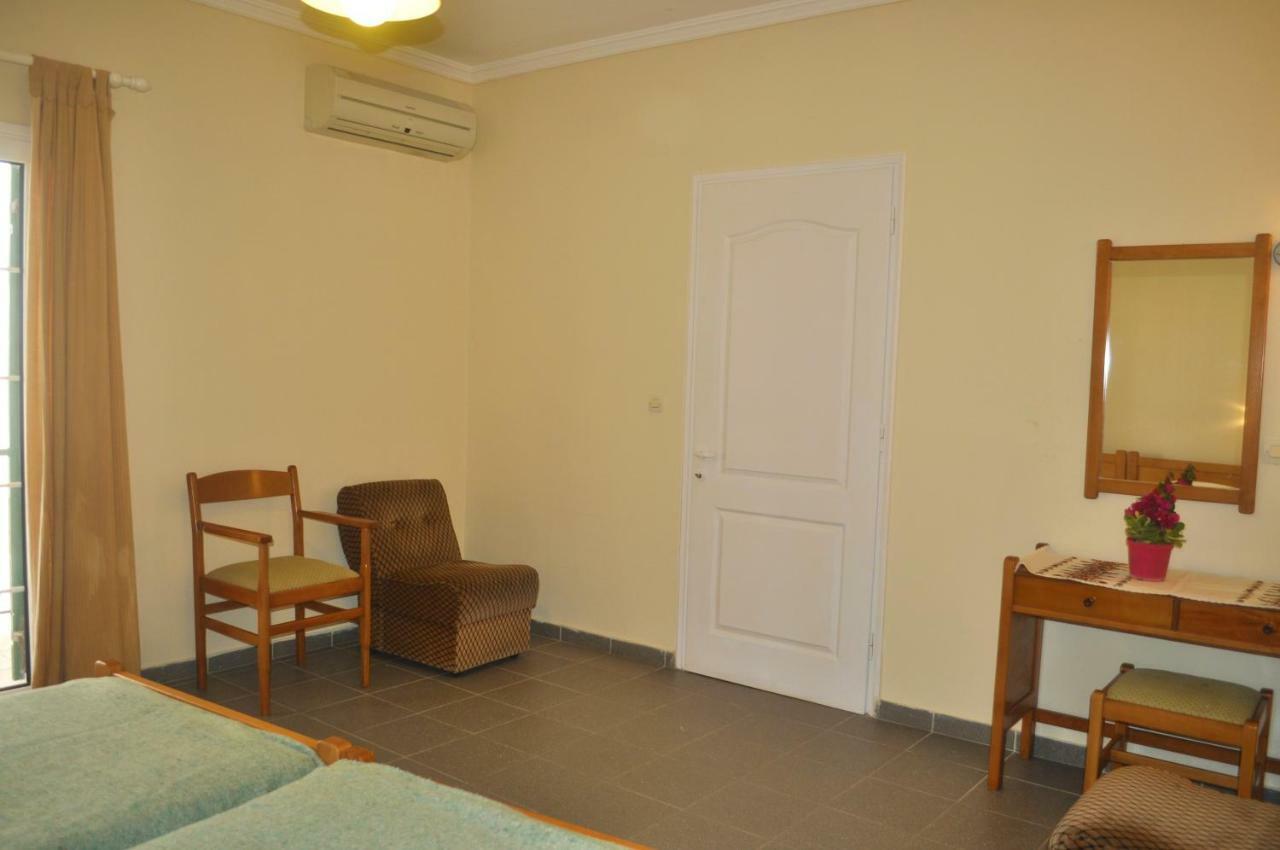 Holiday Studio Apartments Yannis On Agios Gordios Beach In Corfu Екстериор снимка