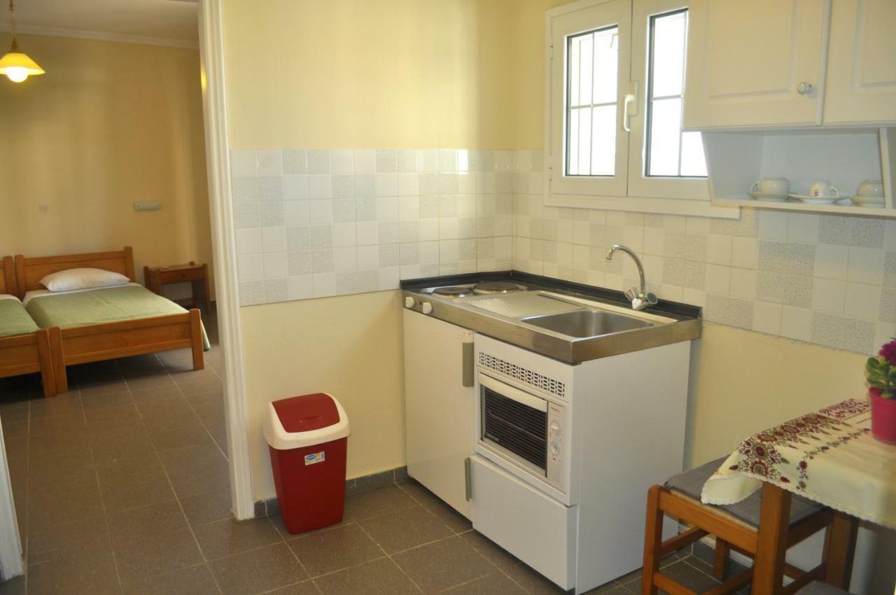 Holiday Studio Apartments Yannis On Agios Gordios Beach In Corfu Екстериор снимка
